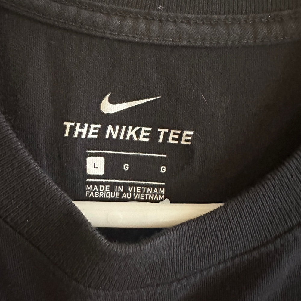 Nike Men's Black Graphic T-Shirt - Picture 3 of 5